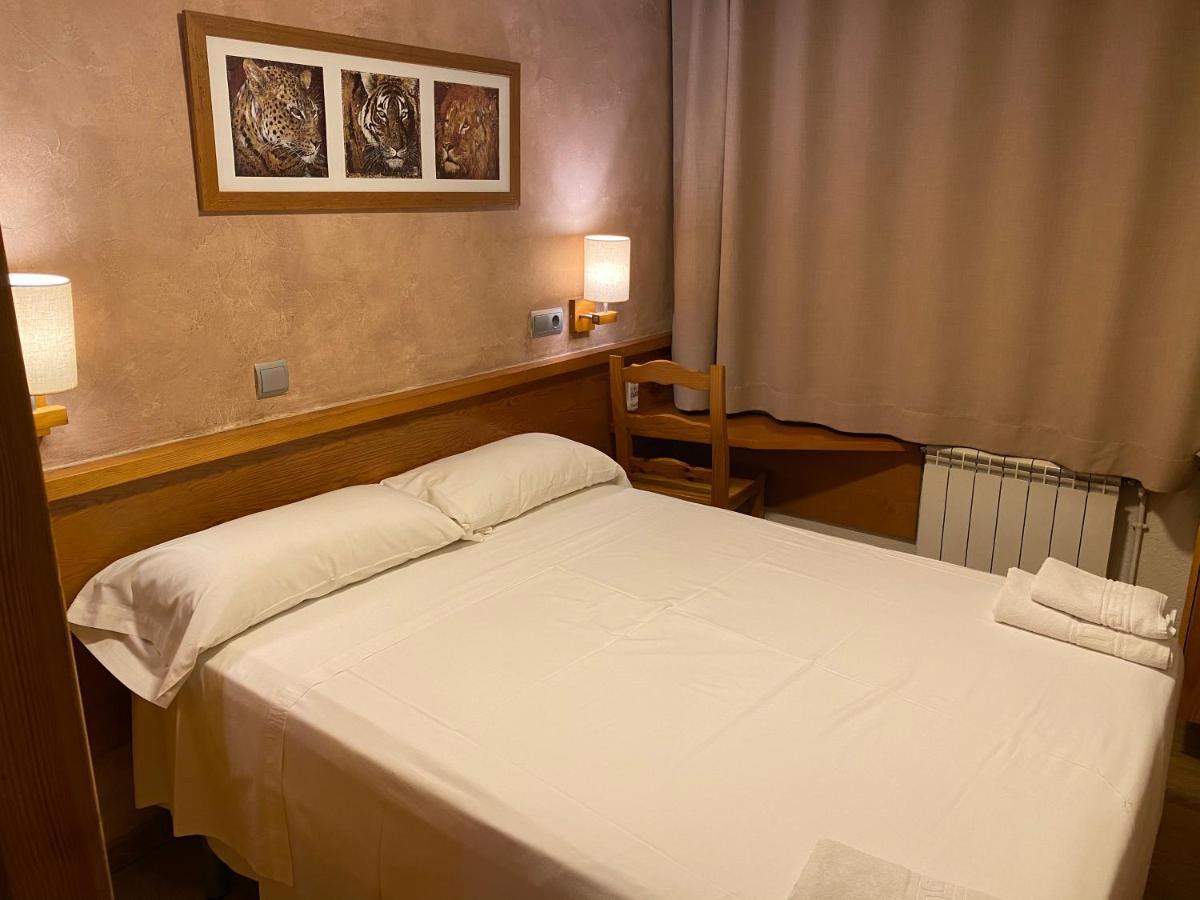 Hostal Galicia Cardedeu Hotel Екстериор снимка