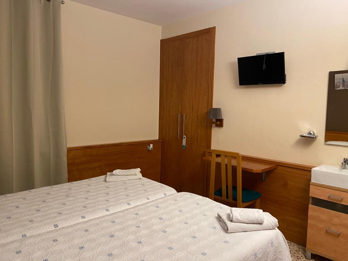 Hostal Galicia Cardedeu Hotel Екстериор снимка